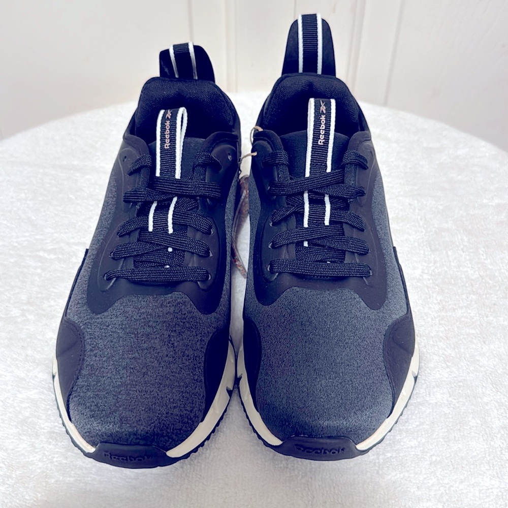 New Reebok Shoes. - Picture 2 of 4